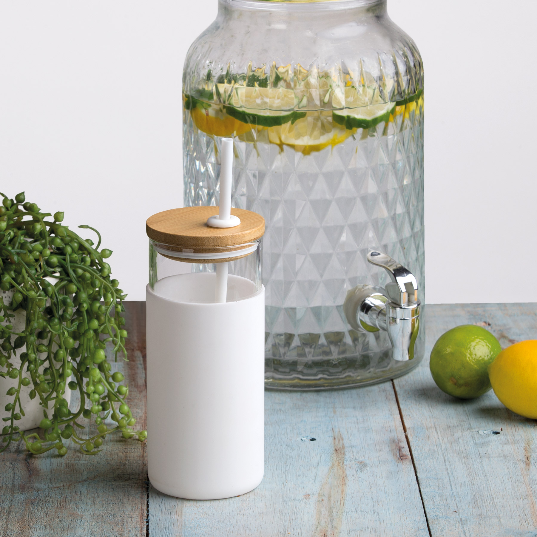 envy-glass-bottle_lifestyle